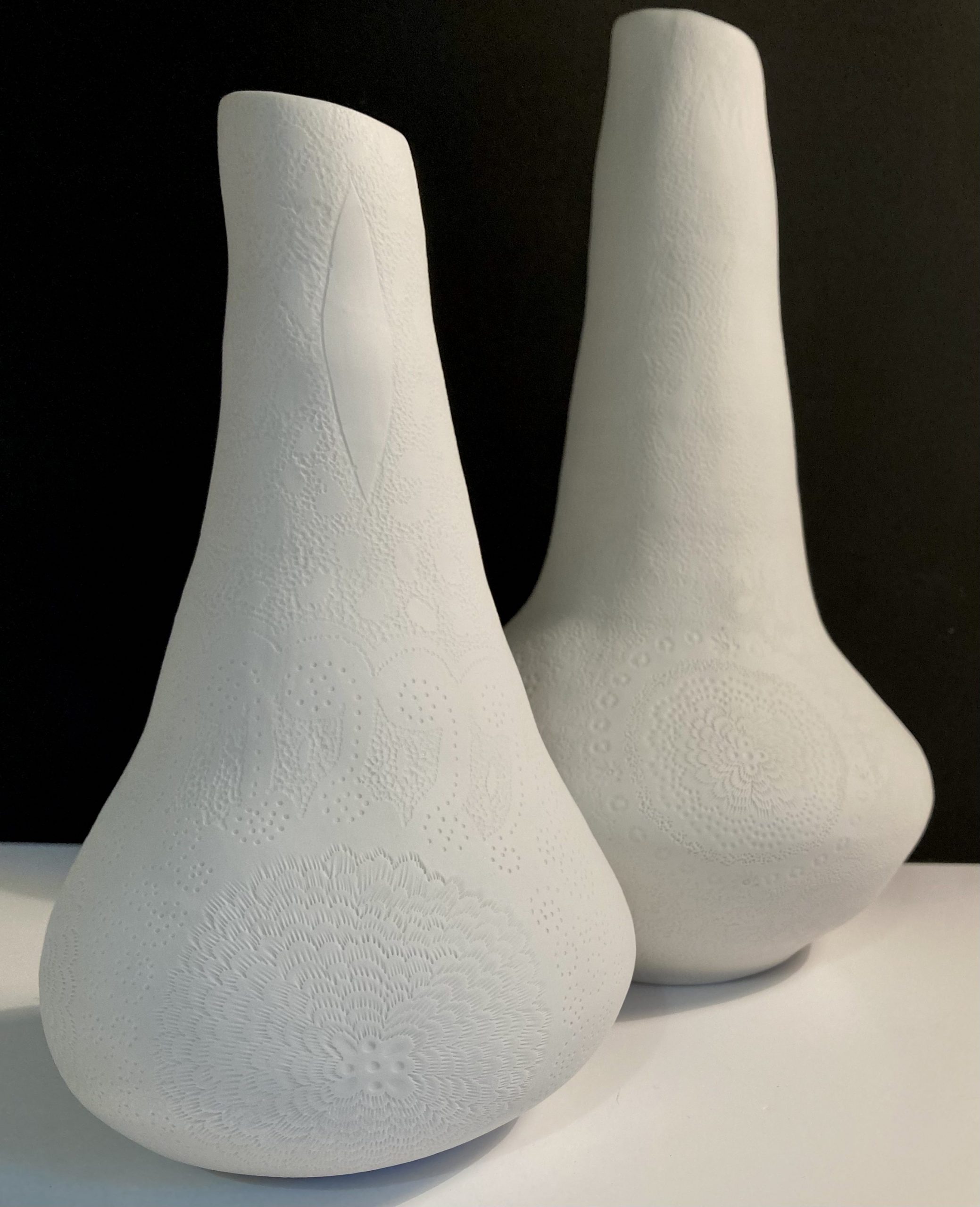 vase grand et moyen gravés à la pointe, émaillés à l'intérieur
pièces uniques
G/ H 26cm, D 19cm
M/ H20cm, D 12cm
prix : G 125,00€
          M 105,00 €
vendus