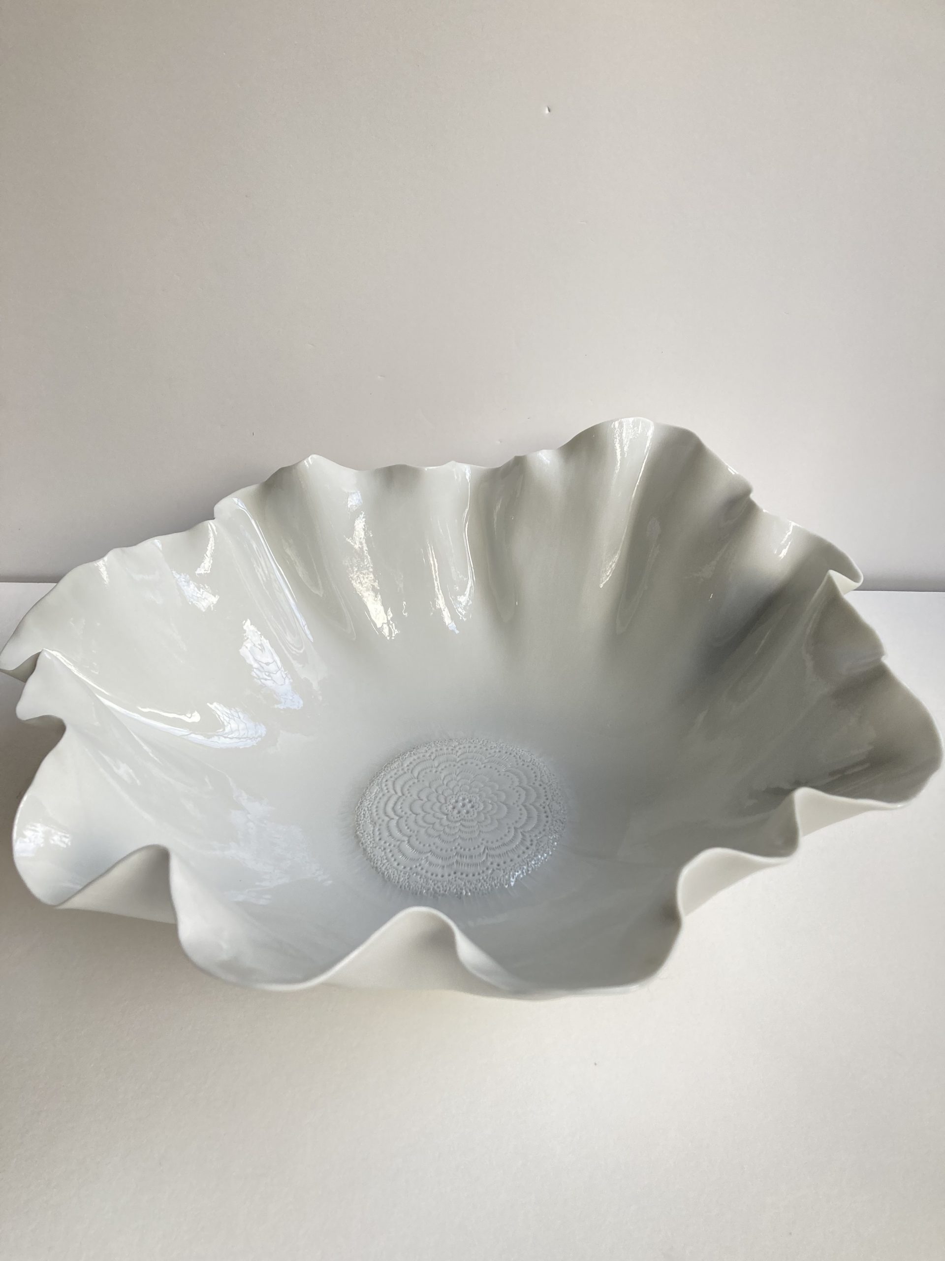 saladier porcelaine pièce unique gravé à la pointe, émaillé 
intérieur-Laurence Mallart
Prix 110 euros